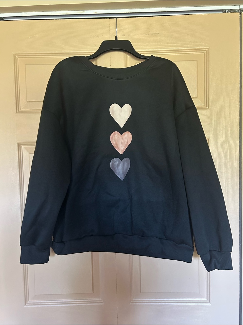 SHEIN Black Crewneck Sweatshirt with Triple Heart Graphic